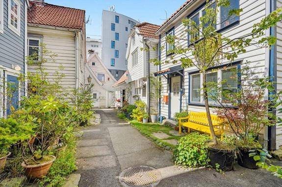 In the middle of Bergen City in a real Bergenshus from the 18th Century — photo 3