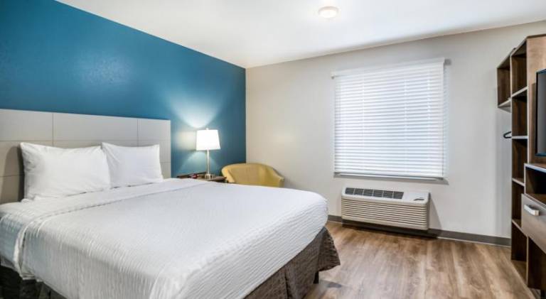 WoodSpring Suites Bakersfield East — photo 2