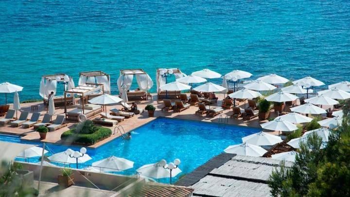 Villa with pool — photo 3