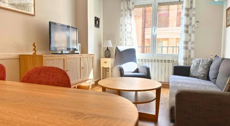 Holiday apartment | Next to Cathedral-Basilica of Our Lady of the Pillar | Pets are welcome — photo 2