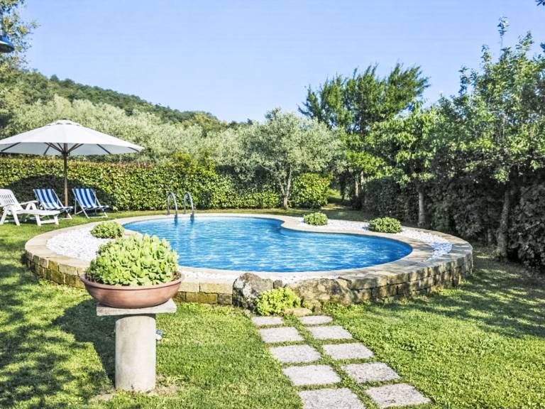 House with BBQ, private pool & garden — photo 5