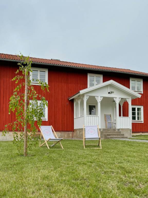 Vacation home with BBQ, patio & yard in Växjö