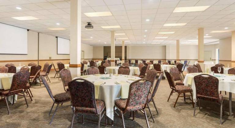 Country Inn & Suites by Radisson, Lincoln North Hotel and Conference Center, NE — photo 4