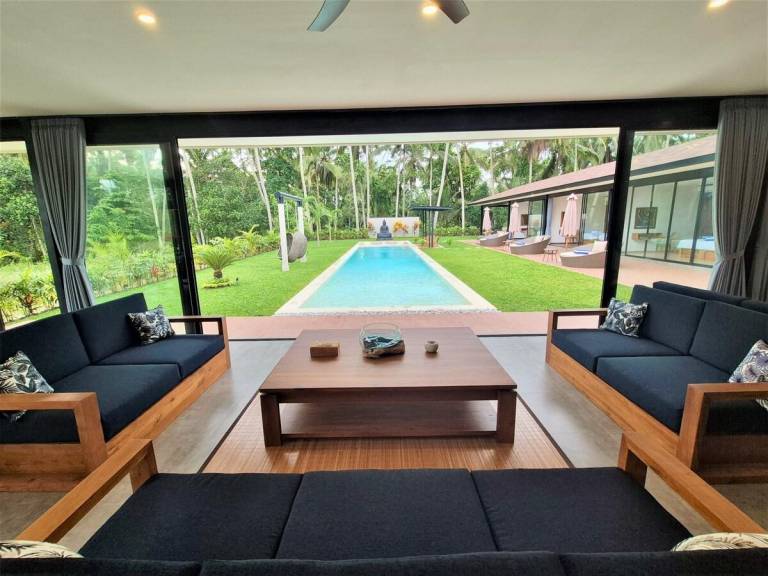 Family-oriented villa with pool, garden & jacuzzi | Perfect for remote work | Pets allowed — photo 3