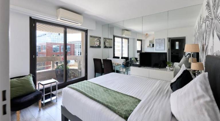 Holiday apartment with 1 room for 3 persons in Clichy
