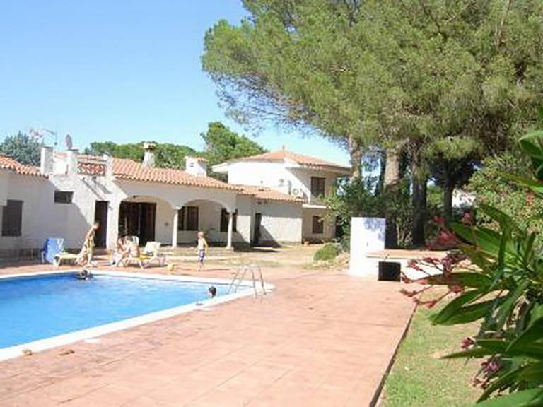 Villa with barbecue, garden & pool — photo 2
