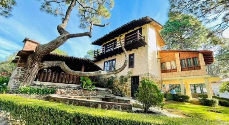 Lodge with garden & terrace in Mazamitla