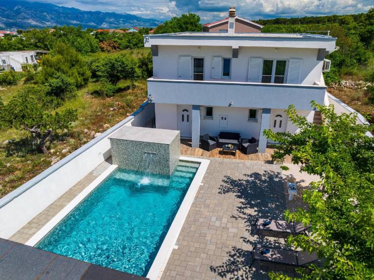 Ferienhaus in Ražanac für max. 8 Personen Ferienhaus in Ražanac für max. 8 Personen