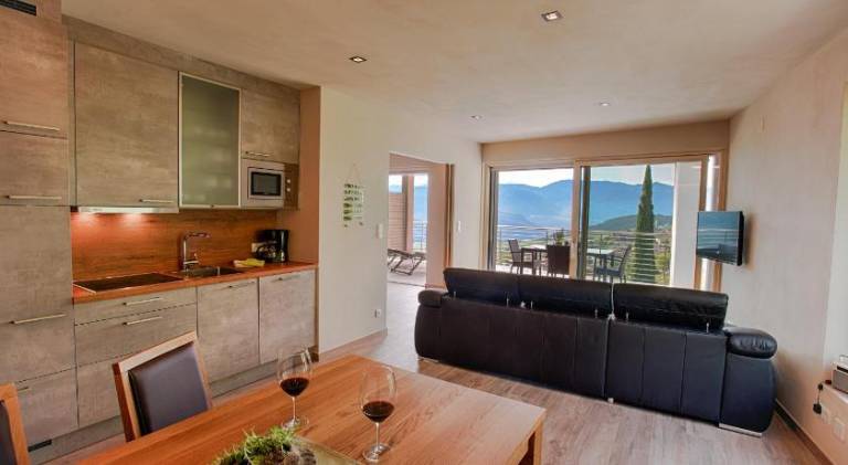 Holiday apartment with barbecue, pool & yard — photo 4