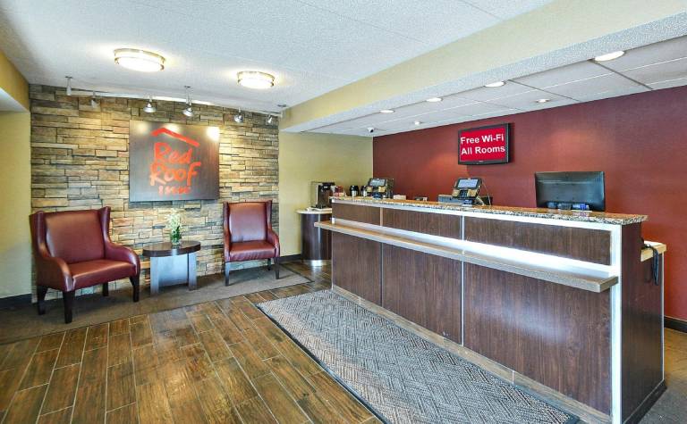 Red Roof Inn Louisville Expo Airport — photo 3