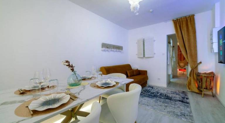 La Reverie: Sauna Prive Jacuzzi et Table Massage — photo 4