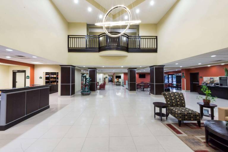 Wingate by Wyndham Lake Charles Casino Area — photo 3