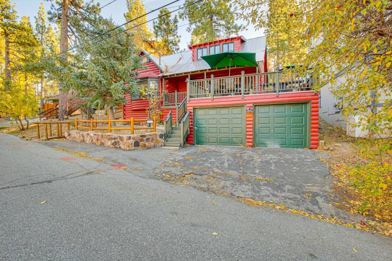 Hot Tub, Grill & Fire Pit: Cabin in Big Bear Lake — photo 3