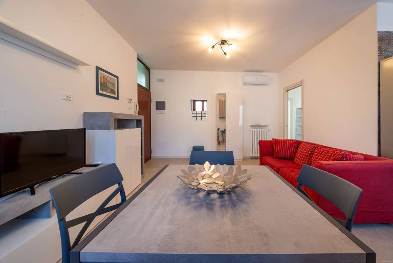 Apartment located in the historic center of Garda — photo 4