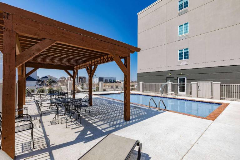La Quinta Inn & Suites by Wyndham Ardmore — photo 4
