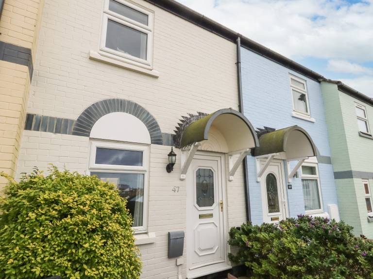 Child-friendly lovely cottage with yard & terrace | Beach view | Pets are welcome — photo 2