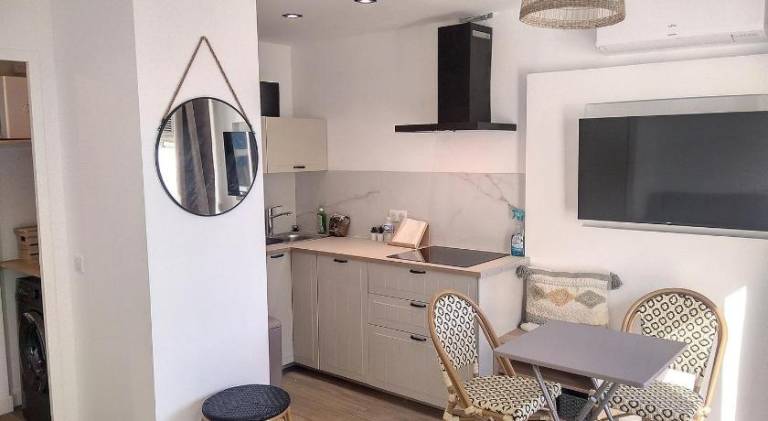 Holiday apartment with patio & garden — photo 4
