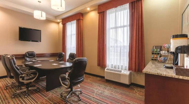 Hampton Inn by Hilton Edmonton/South — photo 3