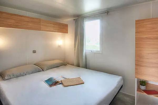 Camping La Plage d'Argens - Mobile home Comfort 1 bdr. 2 pers. Covered Decking A/C TV — photo 5