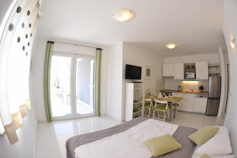 One bedroom apartment with terrace Njivice, Krk (A-16244-a) — photo 4