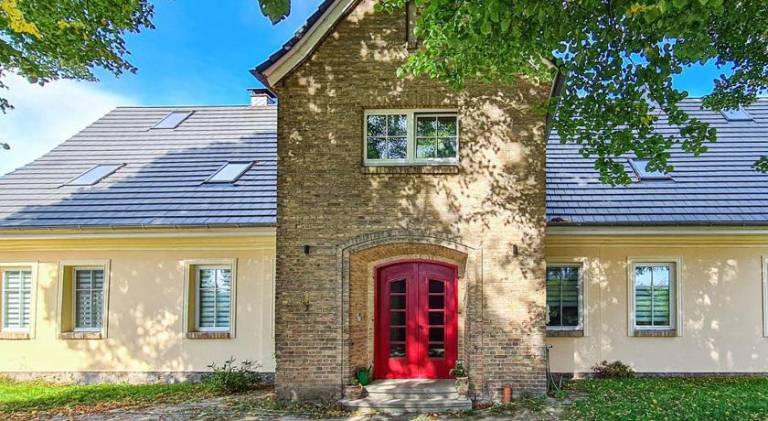 Vacation home with pool in Neustrelitz