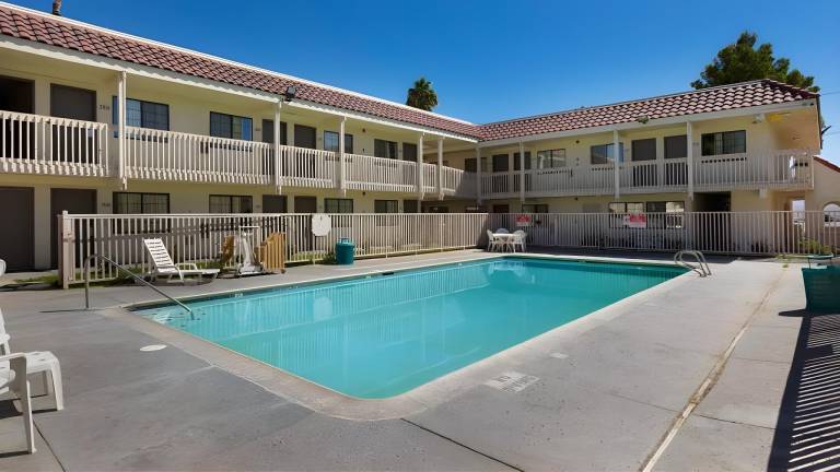 Motel 6 & Studio 6 Barstow — photo 3