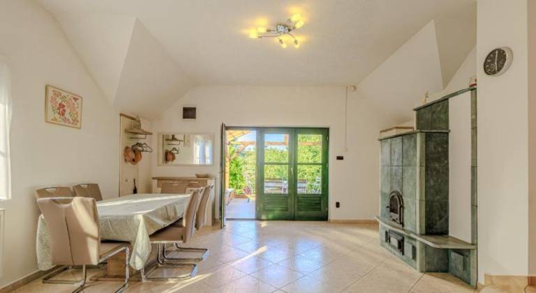 Vacation home with pool — photo 5