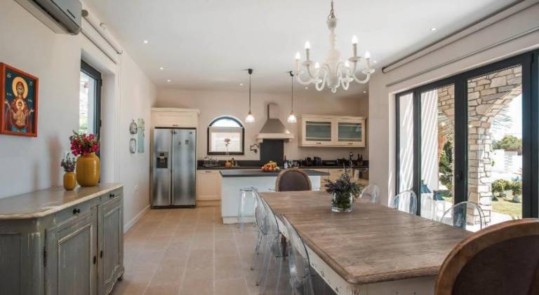 Fully equipped charming villa with grill, yard & private pool | Next to the beach | Perfect for remote work | Dogs allowed — photo 4