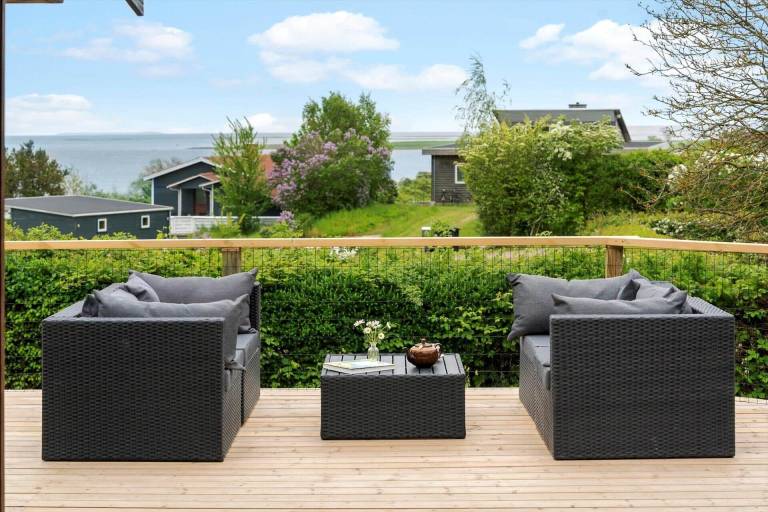 Vacation home with barbecue & patio | Sea view — photo 2