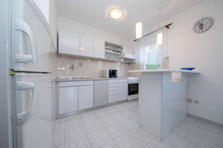 Rental apartment with BBQ, terrace & yard | Sea view — photo 4