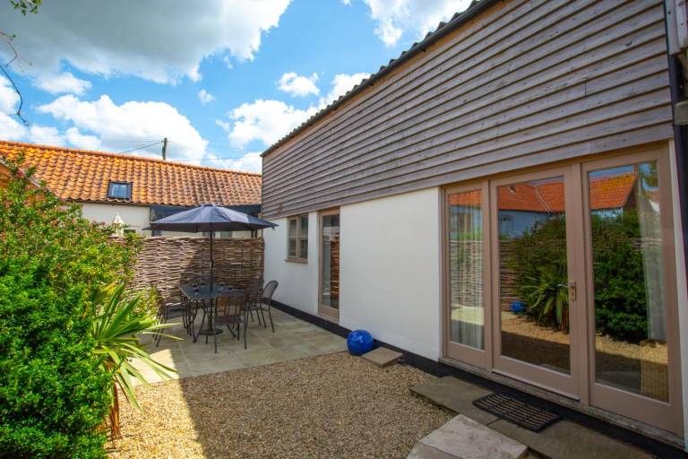 Fully equipped lovely cottage with yard | Pets allowed — photo 2