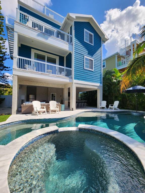 Ocean Star! 7 Bdrms/ 7.5 Baths! Beaches 5min> walk! — photo 4