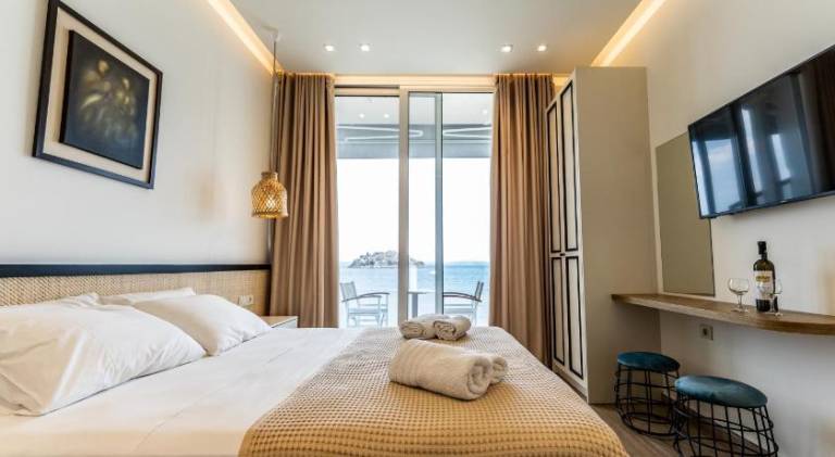 Wonderful holiday apartment with patio | Close to the beach | Pet-friendly in Nafplio