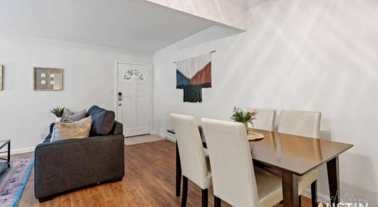 Nice Quiet Downtown Apt Pool Free Parking — photo 4