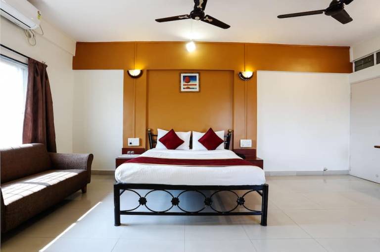 HMR Royal Inn