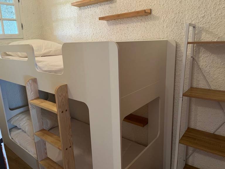 Apartment with pool — photo 4