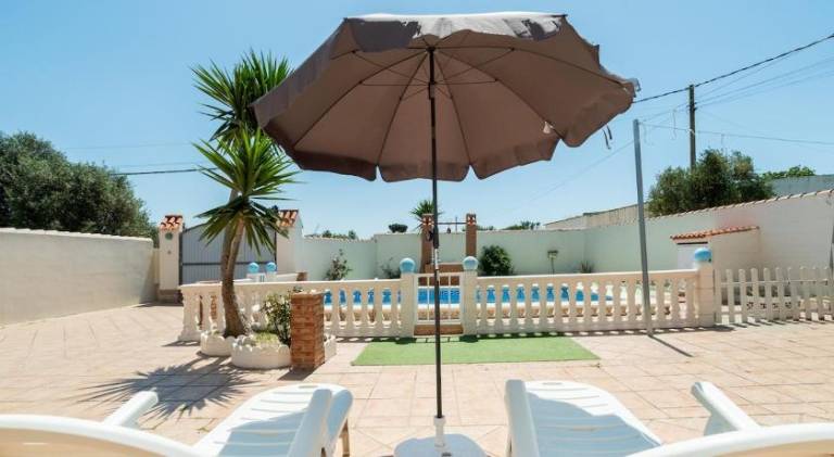 House with pool — photo 5