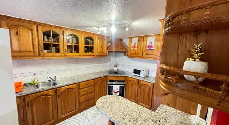 Fully equipped house with patio, garden & jacuzzi | Perfect for remote work | Pet-friendly — photo 3