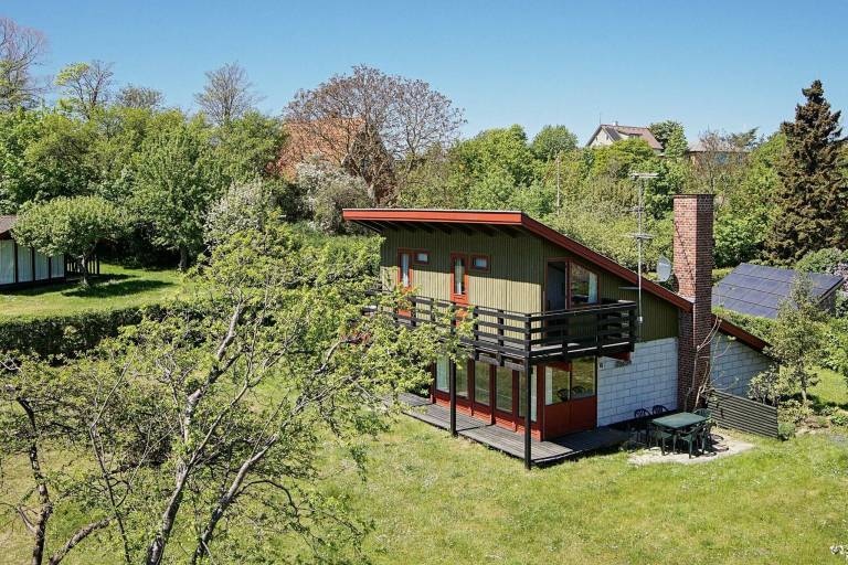 House with yard & terrace — photo 4