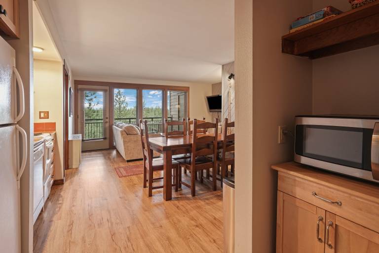 Family-oriented condo with heated pool, barbecue & hot tub | Dogs allowed — photo 4