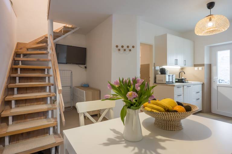 Child-friendly beautiful rental apartment with grill & terrace | Pet-friendly in Mali Losinj