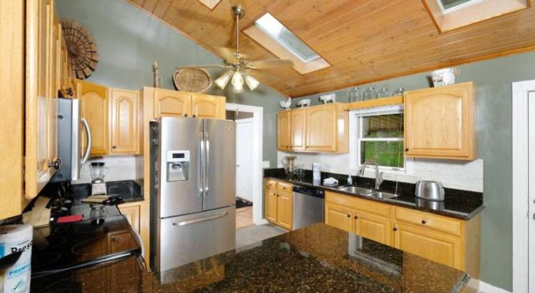 Vacation home with pool & hot tub — photo 3