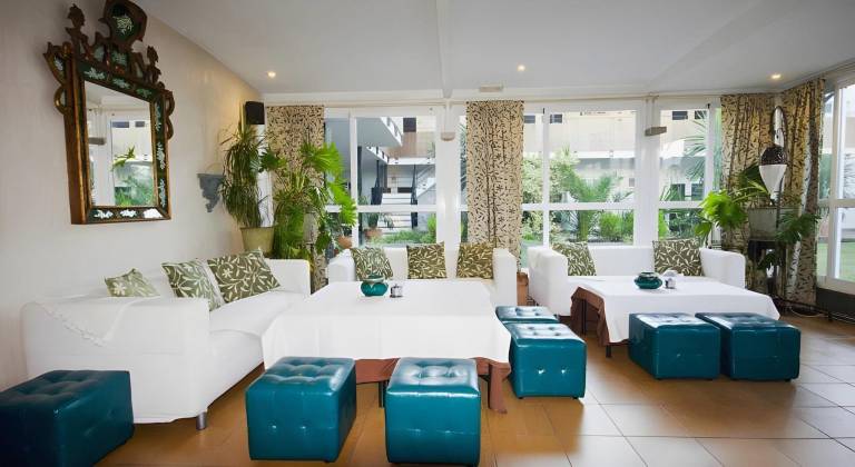 Serviced apartment with garden, terrace & pool | Pets allowed — photo 2