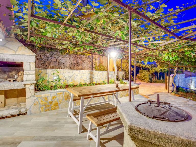 Fully equipped vacation home with garden, private pool & terrace | Pets allowed — photo 4