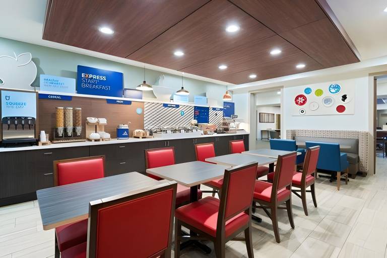 Holiday Inn Express & Suites Columbus Airport East By IHG — photo 4