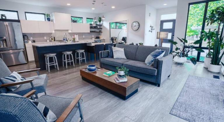 3 bed 3 bath Modern Luxury Home with Hot Tub and Rooftop Patio in Marion, IN