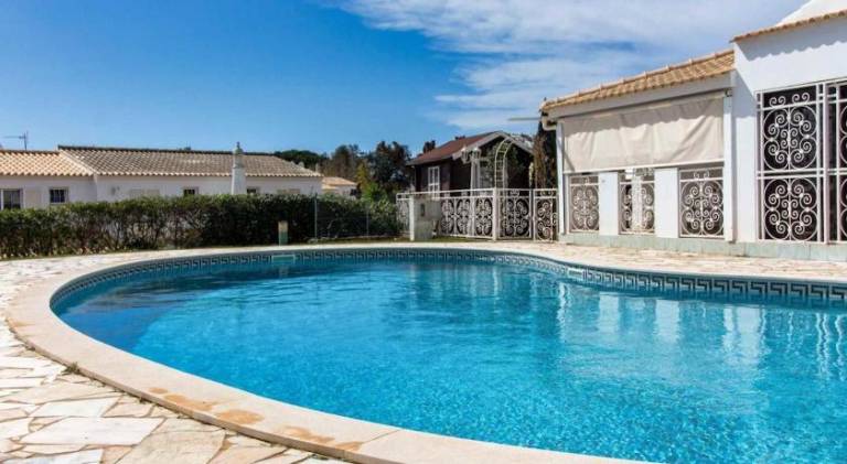 Villa with garden, pool & barbeque in Albufeira