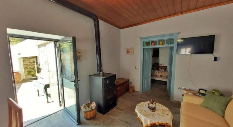 House with terrace & yard | Pet-friendly — photo 2