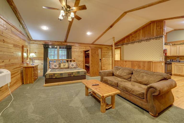 4 Mi to Lake: Wooded Log Cabin in Eureka Springs! — photo 5