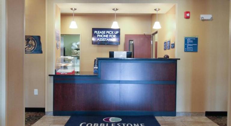 Cobblestone Inn and Suites Devils Lake — photo 5